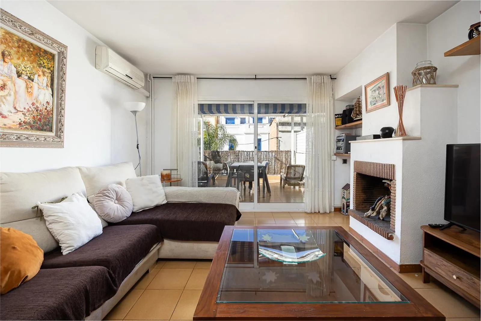 House 5 Mins From Montgat Beach location